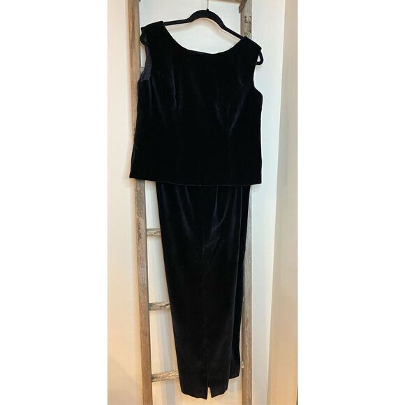 S 12/14, Anne de Villers Paris, black velour 2 pc suit.  Like new condition! - Picture 1 of 7